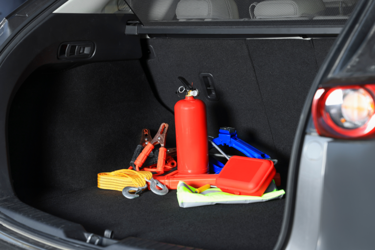 Obowiązkowe wyposażenie samochodu